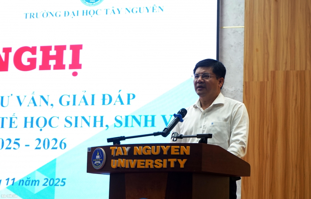 Tiến sĩ Lê Thế Phiệt - Phó Hiệu trưởng Trường Đại học Tây Nguyên  phát biểu tại hội nghị