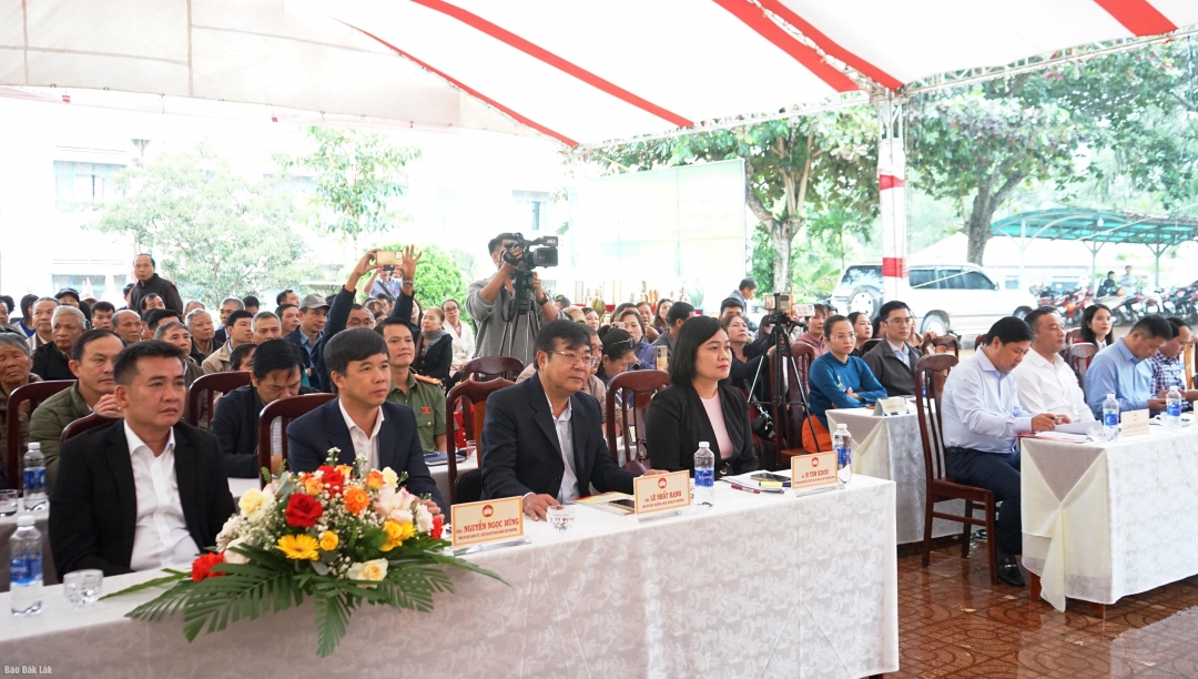 Đại biểu và bà con nhân dân Tổ dân phố An Bình 7 tham gia ngày hội Đại đoàn kết toàn dân