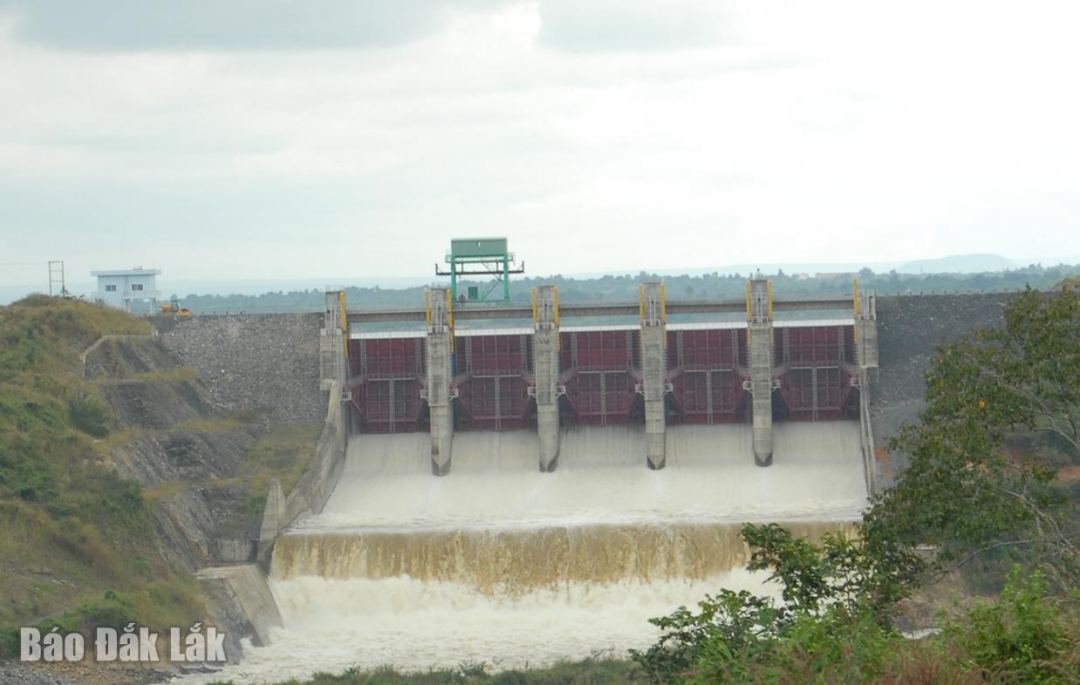 Cửa xả hồ thủy điện Buôn Kuốp