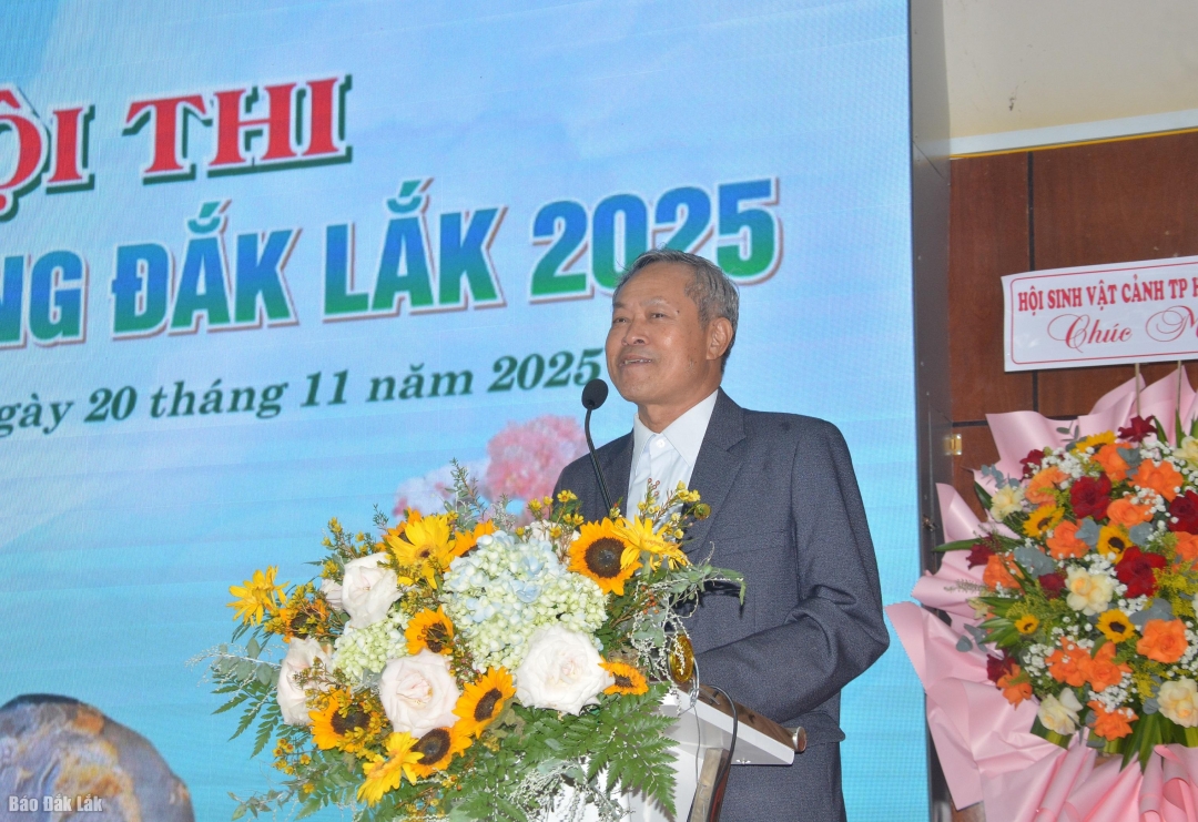 Chủ tịch Hội Sinh vật cảnh tỉnh Nguyễn Hữu Tuyên khai mạc triển lãm.