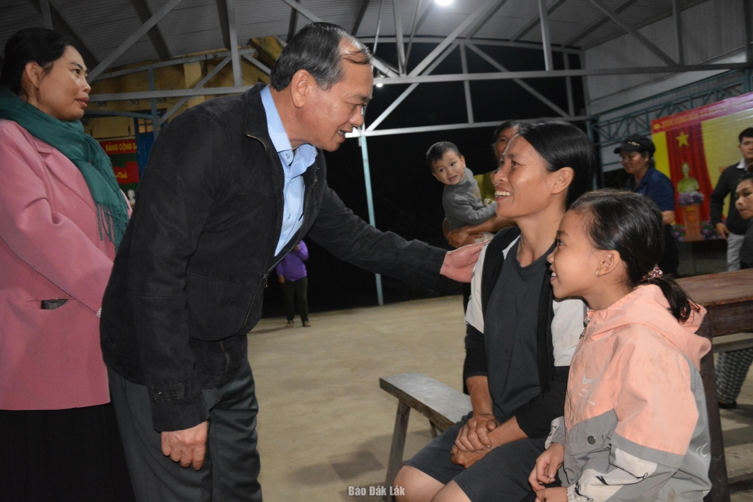 Phó Giám đốc Sở Công thương thăm hỏi, động viên người dân