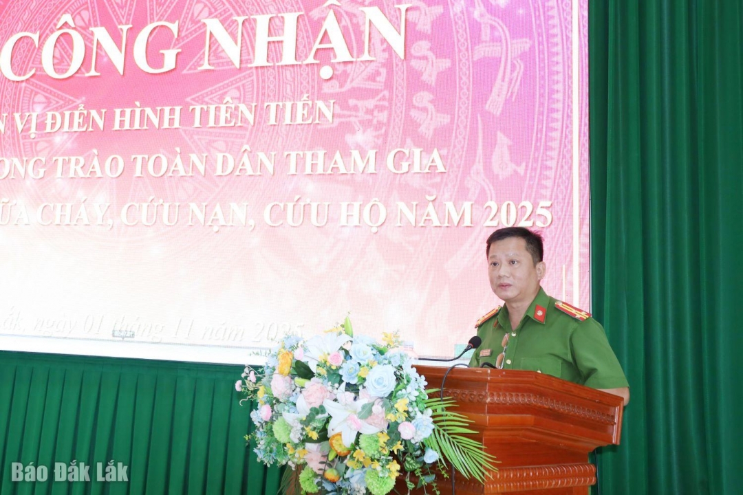 Thượng tá Trần Tuấn Thanh, Trưởng phòng Cảnh sát PCCC và CNCH - Công an tỉnh phát biểu tại buổi lễ.