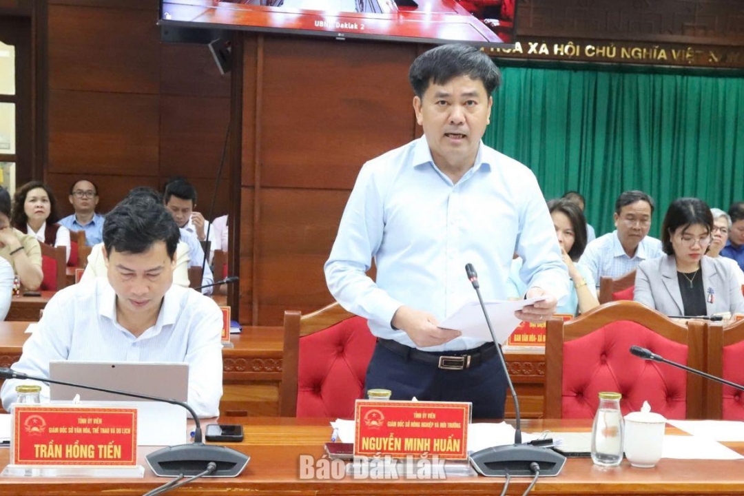 Giám đốc Sở Nông nghiệp và Môi trường báo cáo tại Hội nghị.