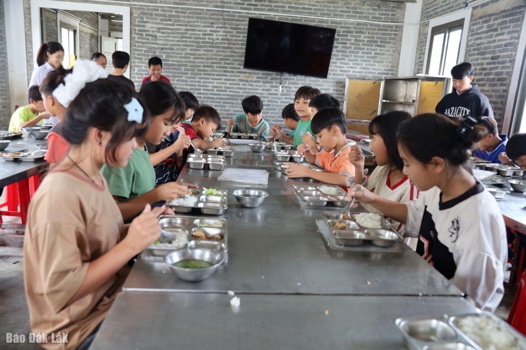 Các cháu nhỏ được ăn ở, sinh hoạt miễn phí tại Ký túc xá 115.