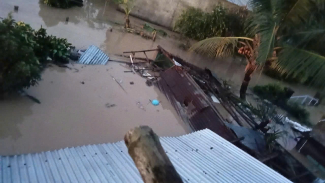 Hơn 2.000 ngôi nhà của xã Đồng Xuân bị ngập sâu trong nước.