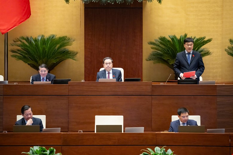 Phó Chủ tịch Quốc hội Vũ Hồng Thanh điều hành nội dung thảo luận. Ảnh: quochoi.vn