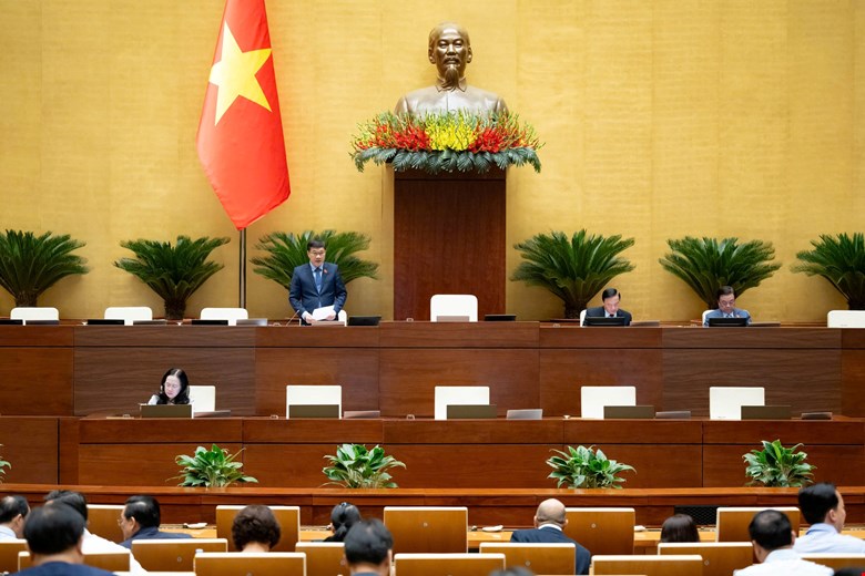 Phó Chủ tịch Quốc hội Vũ Hồng Thanh điều hành phiên họp. Ảnh: quochoi.vn