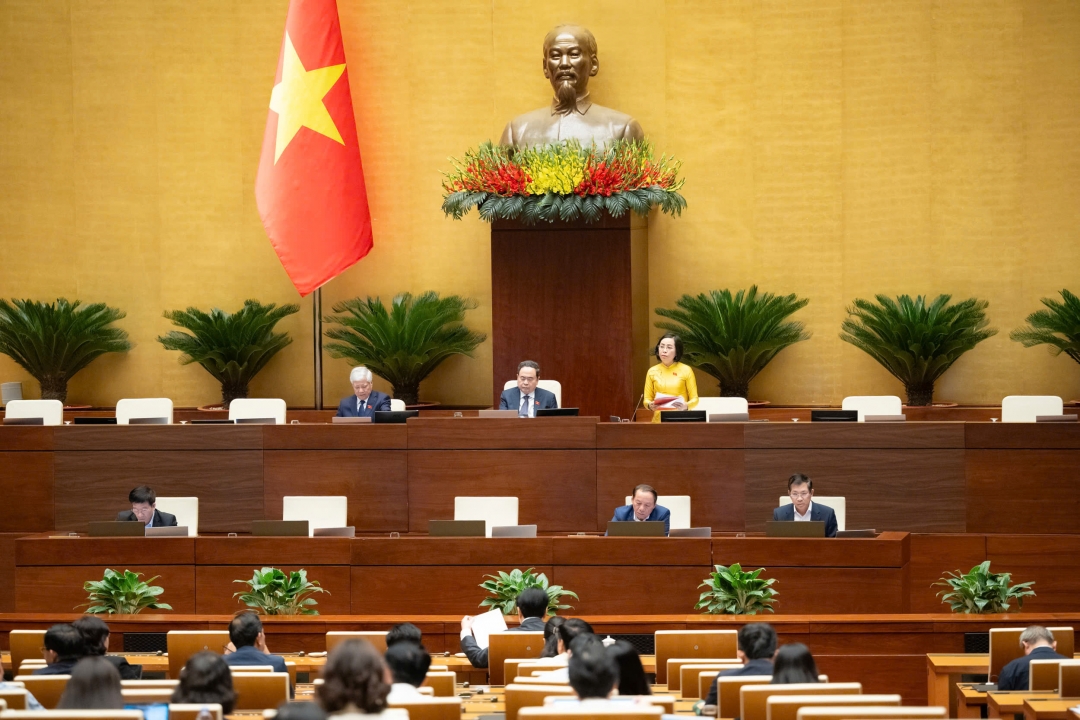 Phó Chủ tịch Quốc hội Nguyễn Thị Thanh điều hành nội dung thảo luận. Ảnh: quochoi.vn