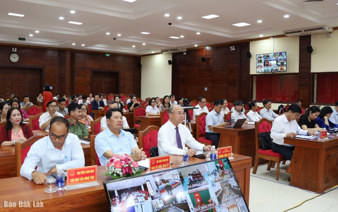 Các đại biểu tham dự hội nghị.