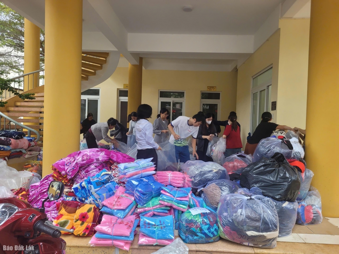 Hàng hóa được tập kết để phân loại, đóng gói