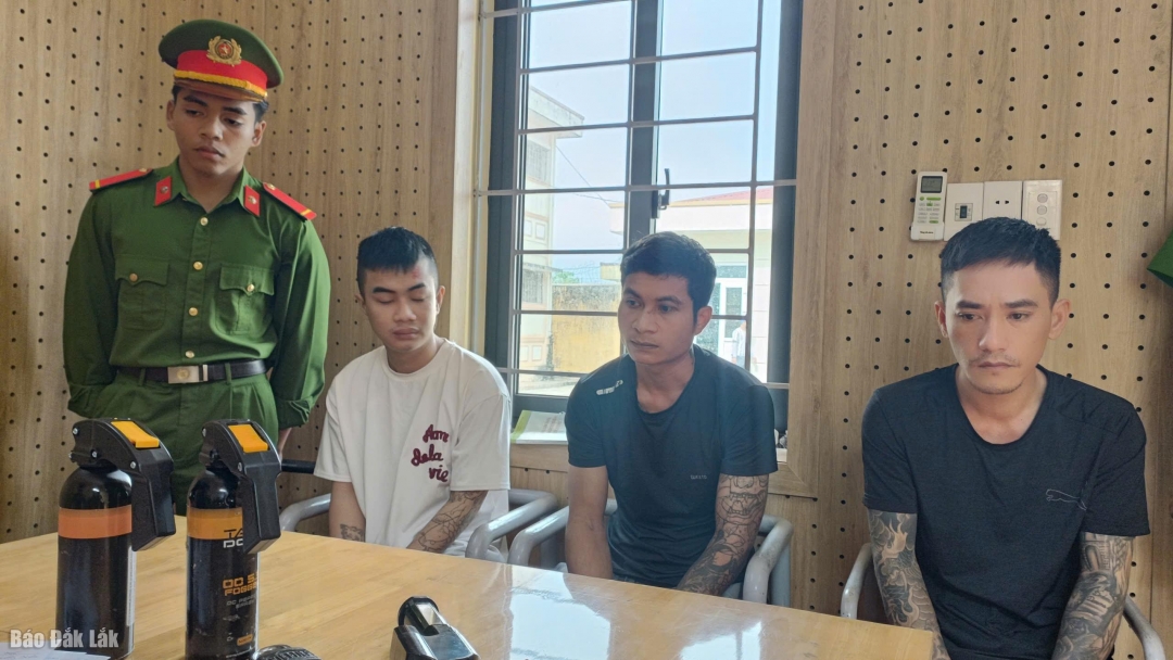 Ba đối tượng tại cơ quan cảnh sát điều tra Công an tỉnh.