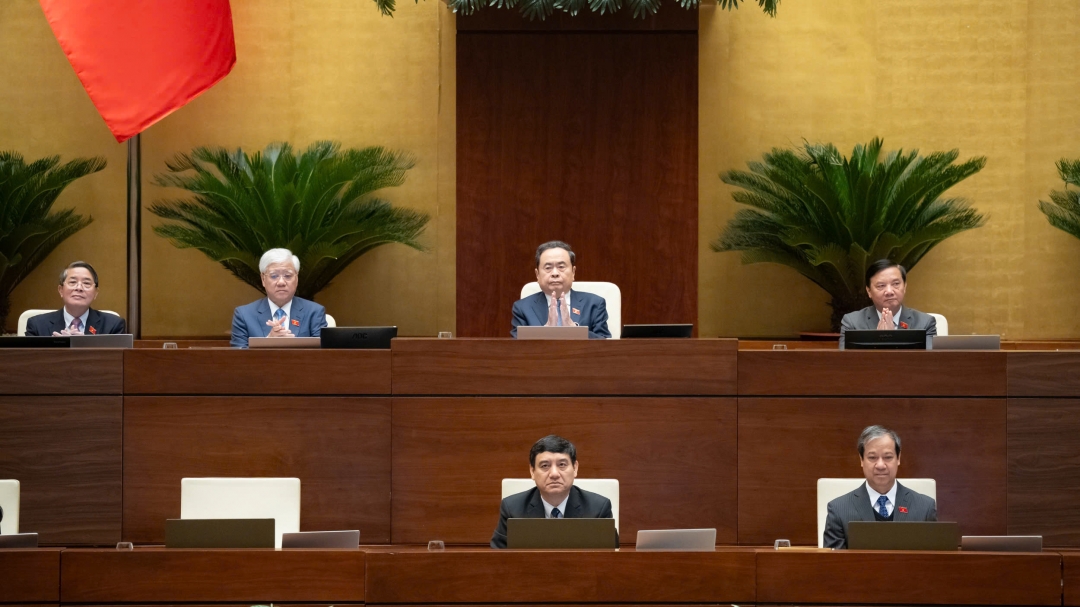 Đoàn Chủ tịch điều hành phiên thảo luận. Ảnh: quochoi.vn