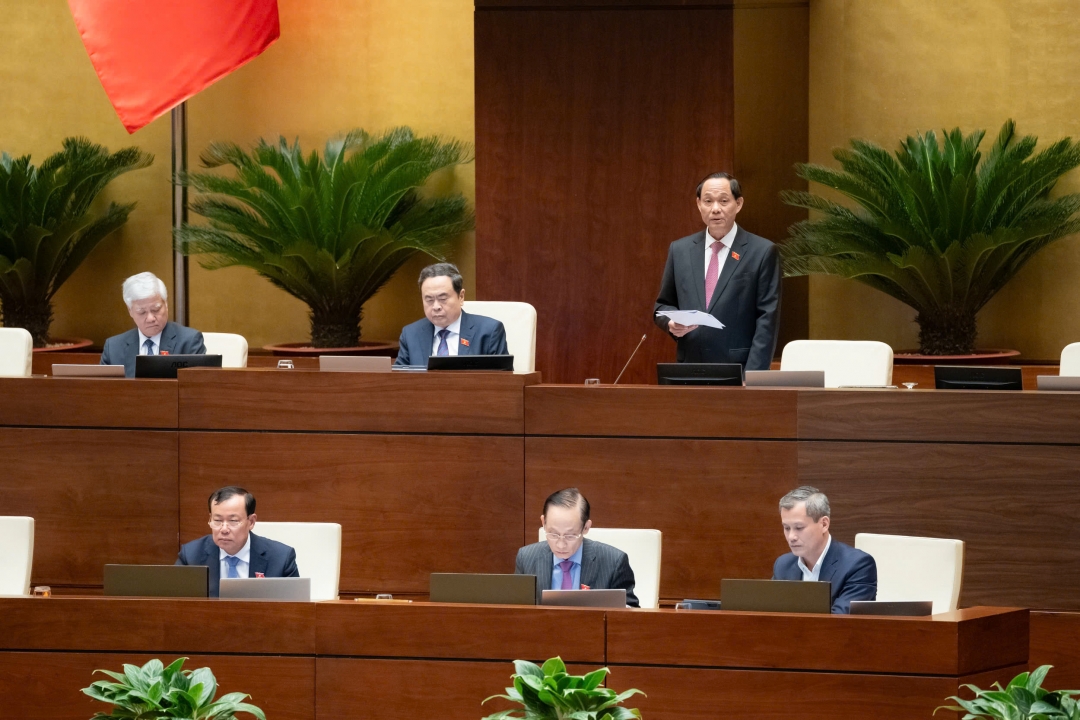 Phó Chủ tịch Quốc hội, Thượng tướng Trần Quang Phương điều hành phiên thảo luận. Ảnh: quochoi.vn