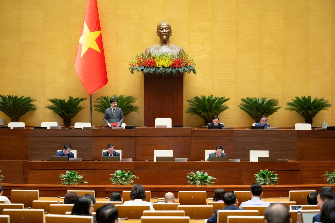 Phó Chủ tịch Quốc hội Vũ Hồng Thanh điều hành phiên họp. Ảnh: quochoi.vn