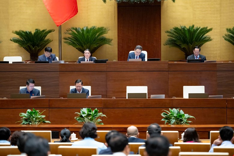 Đoàn Chủ tịch tại phiên họp hội trường chiều 14/11. Ảnh: quochoi.vn