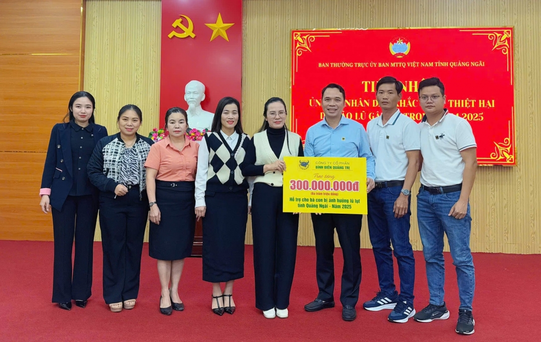 Trao cứu trợ cho bà con tỉnh Quảng Ngãi và Quảng Nam (cũ)