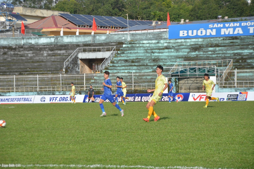 Các cầu thủ áo vàng