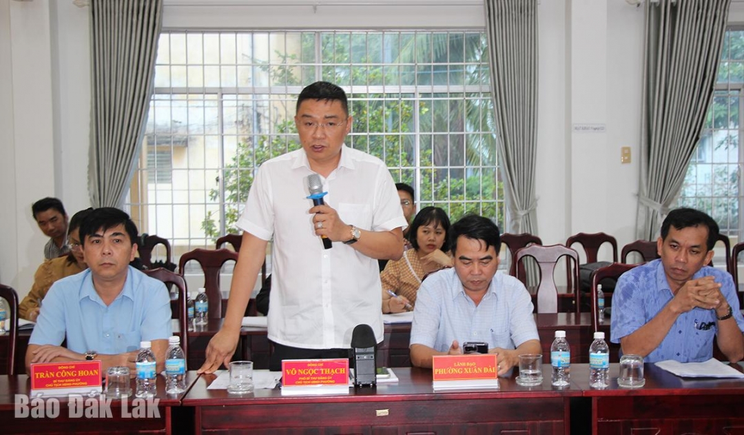 Ông Võ Ngọc Thạch, Chủ tịch UBND phường Sông Cầu phát biểu tại hội nghị.