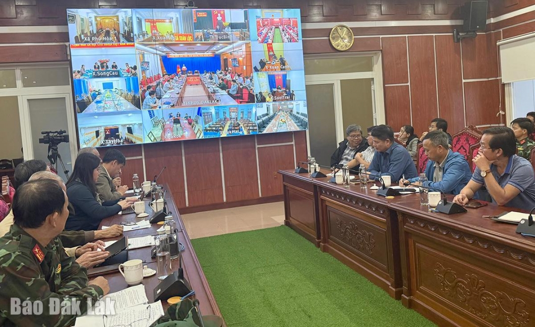 Cuộc họp được tổ chức trực tuyến tới điểm cầu Tỉnh ủy trụ sở phía Tây và các xã, phường liên quan.