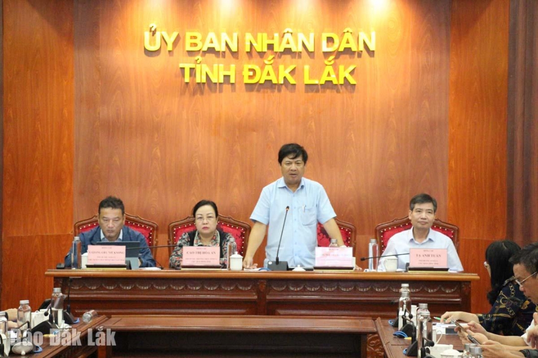 Bí thư Tỉnh ủy Lương Nguyễn Minh Triết kết luận cuộc họp.