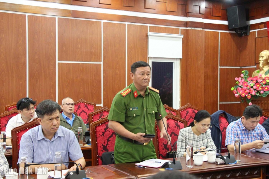 Lãnh đạo Công an tỉnh báo cáo về công tác hỗ trợ