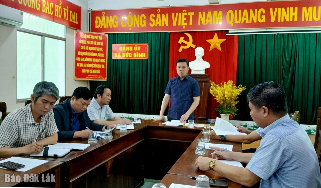 Phó Bí thư Tỉnh ủy Đỗ Hữu Huy làm việc với lãnh đạo xã Đức Bình.