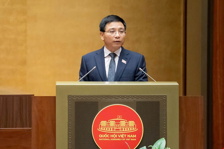 Bộ trưởng Bộ Tài chính Nguyễn Văn Thắng trình bày Báo cáo tiếp thu, giải trình. Ảnh: quochoi.vn