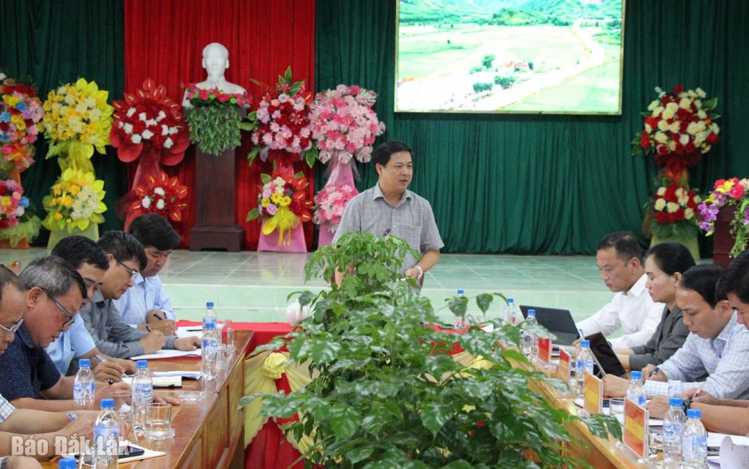 Bí thư Tỉnh ủy Lương Nguyễn Minh Triết chỉ đạo tại buổi làm việc.