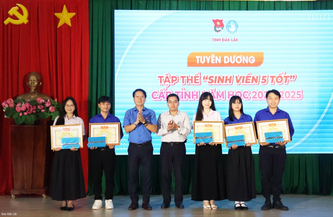 Hội Sinh viên Việt Nam tỉnh công nhận 5 tập thể đã đạt danh hiệu “Tập thể Sinh viên 5 tốt”