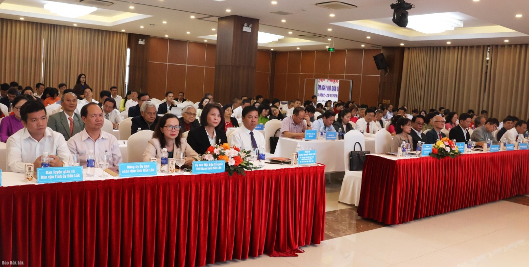 Các đại biểu tham dự lễ gặp mặt.