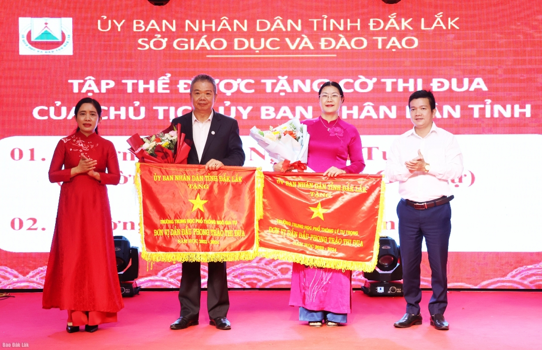 Đại diện tập thể xuất sắc