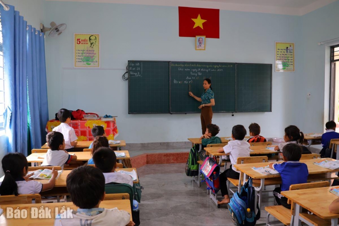 Một tiết học của học sinh Trường Tiểu học Y Jút.