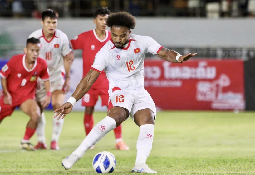 Tiền đạo Xuân Sơn ghi một bàn thắng, giúp tuyển Việt Nam thắng Lào 2-0. Ảnh:VFF