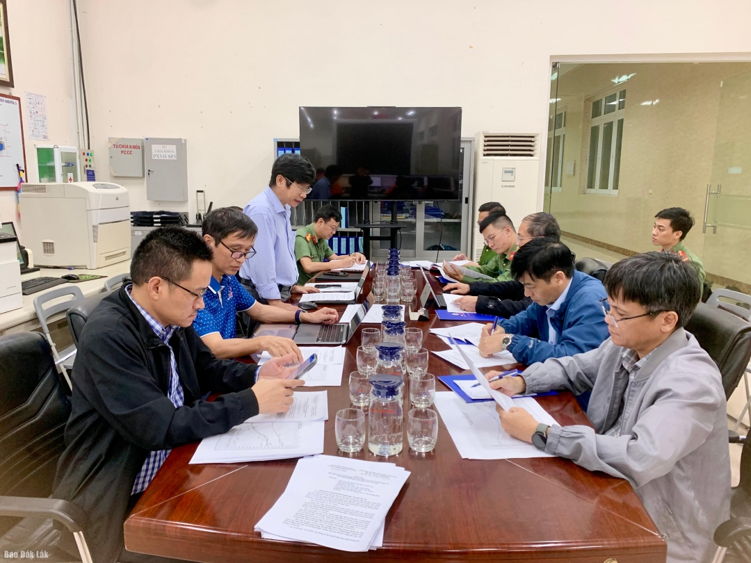 Quang cảnh buổi làm việc.