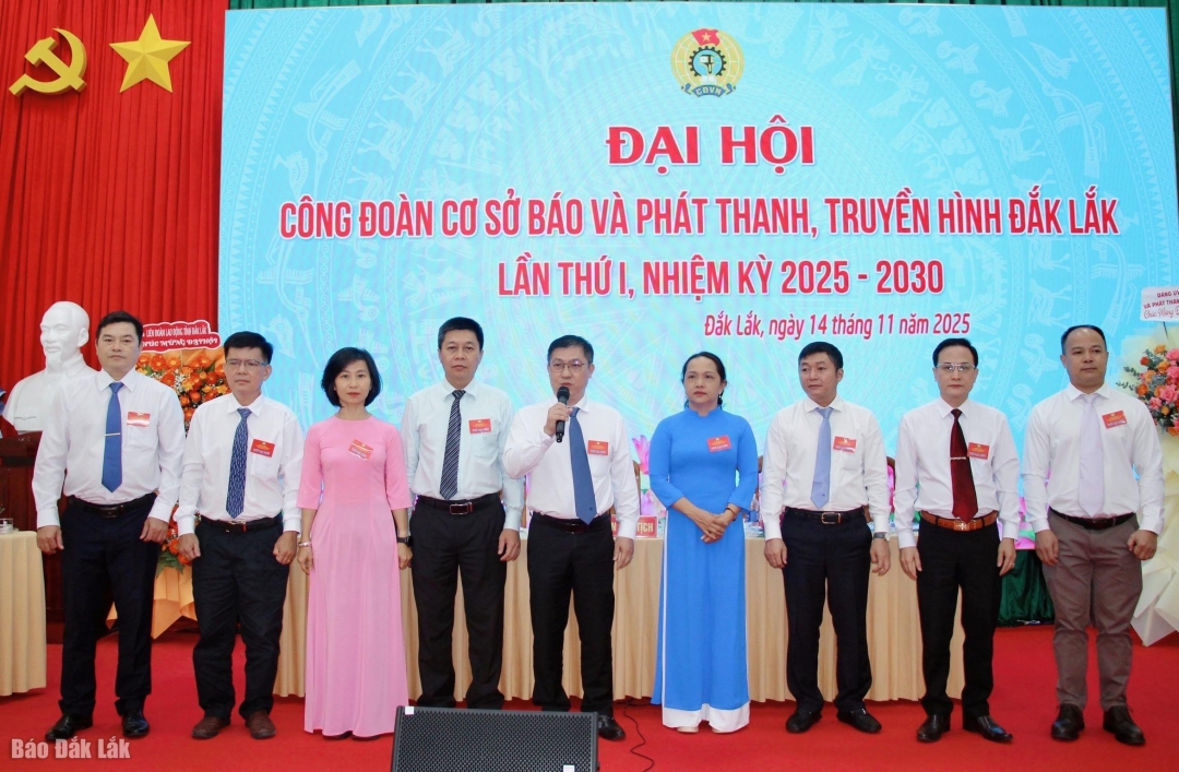 Ban Chấp hành Công đoàn cơ sở Báo và Phát thanh, Truyền hình Đắk Lắk nhiệm kỳ 2025 - 2030 ra mắt đại hội.