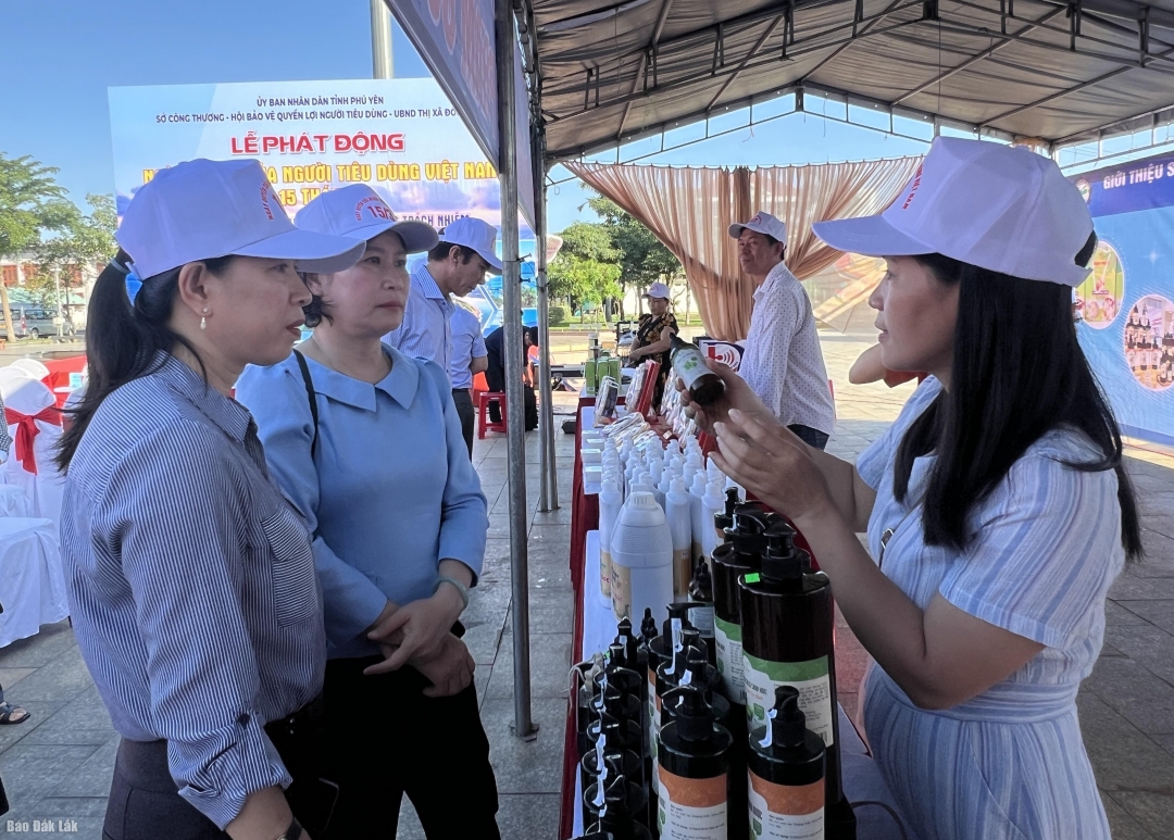 Cùng với Lễ phát động, ngành Công Thương cũng kết hợp tổ chức trưng bày, giới thiệu sản phẩm đặc trưng các địa phương.