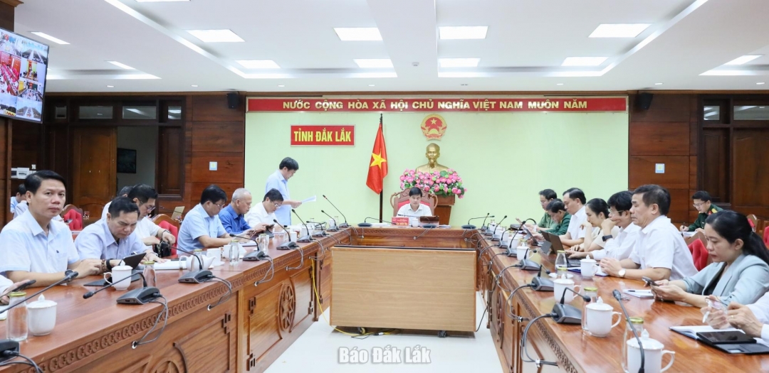 Các đại biểu tham dự cuộc họp.