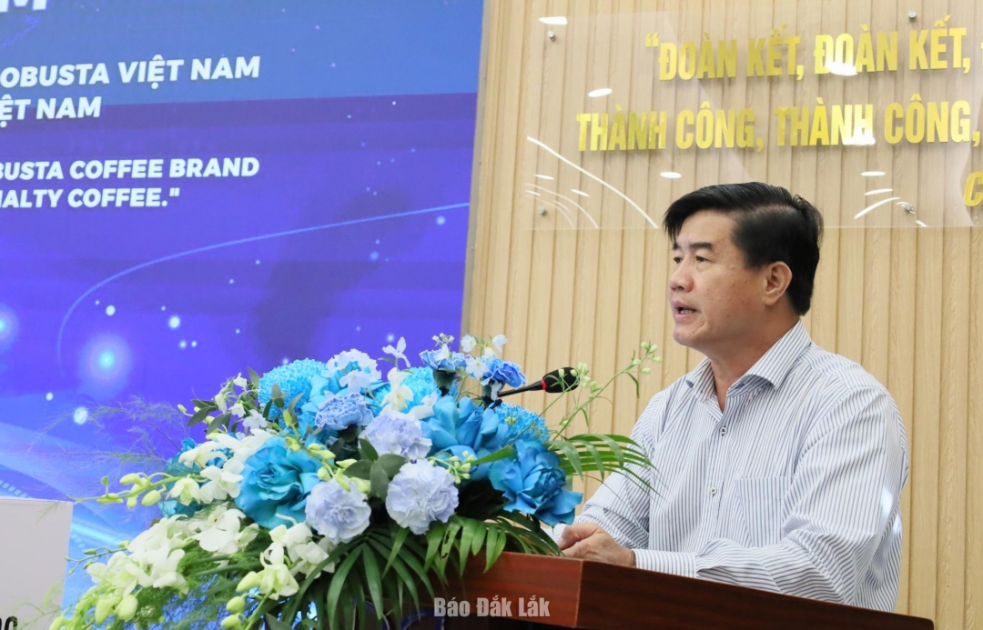 Phó Chủ tịch Ủy ban Nhân dân tỉnh Nguyễn Thiên Văn phát biểu chào mừng.