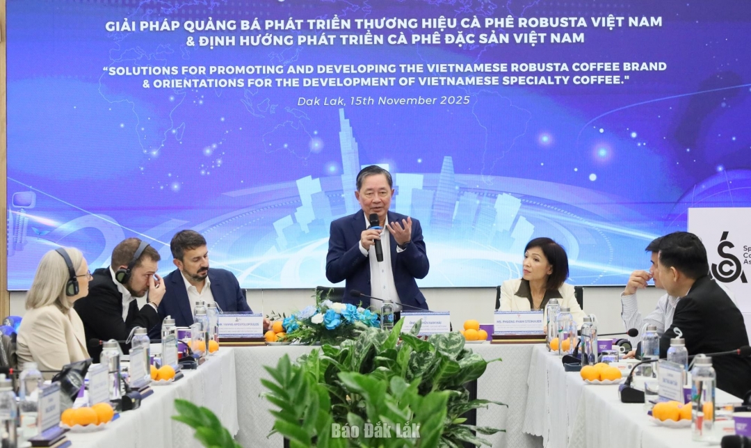 Ông Nguyễn Nam Hải, Chủ tịch VICOFA điều hành buổi tọa đàm.