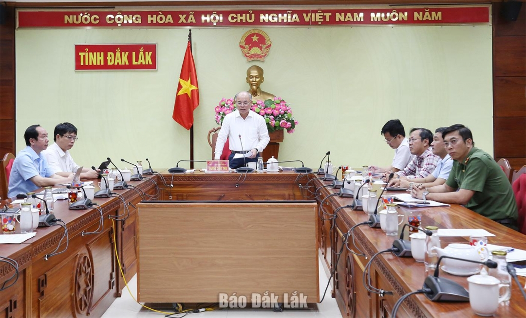 Phó Chủ tịch UBND tỉnh Trương Công Thái tham gia ý kiến tại phiên họp