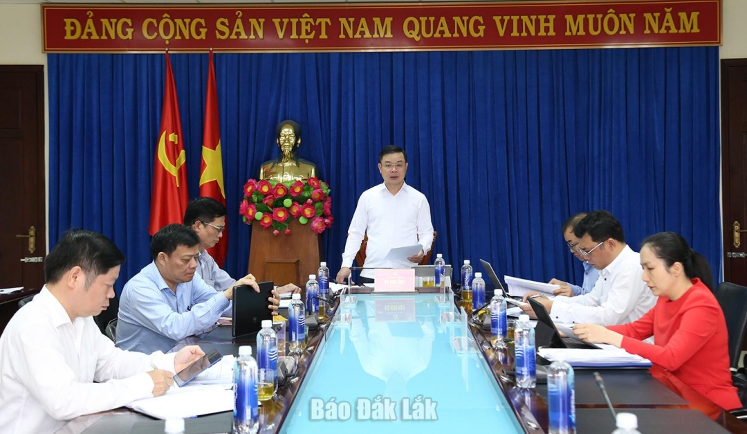 Phó Bí thư Tỉnh ủy Đỗ Hữu Huy chủ trì cuộc họp