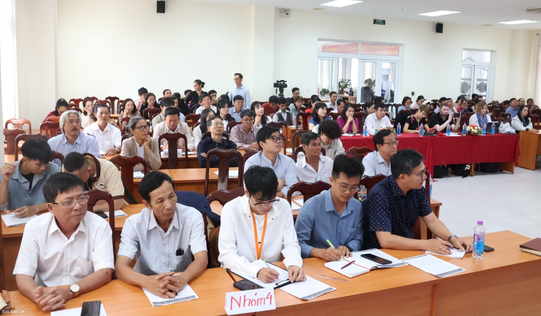 Các đại biểu tham dự cuộc chia sẻ.