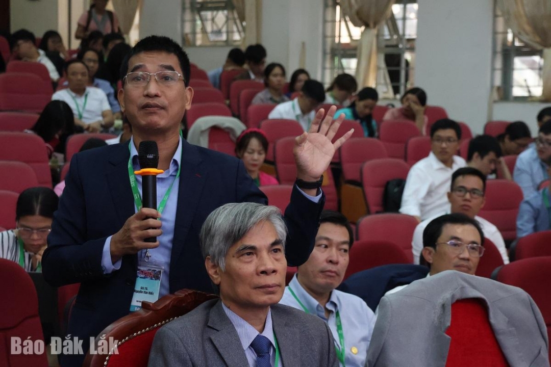 Đại biểu thảo luận tại hội nghị.