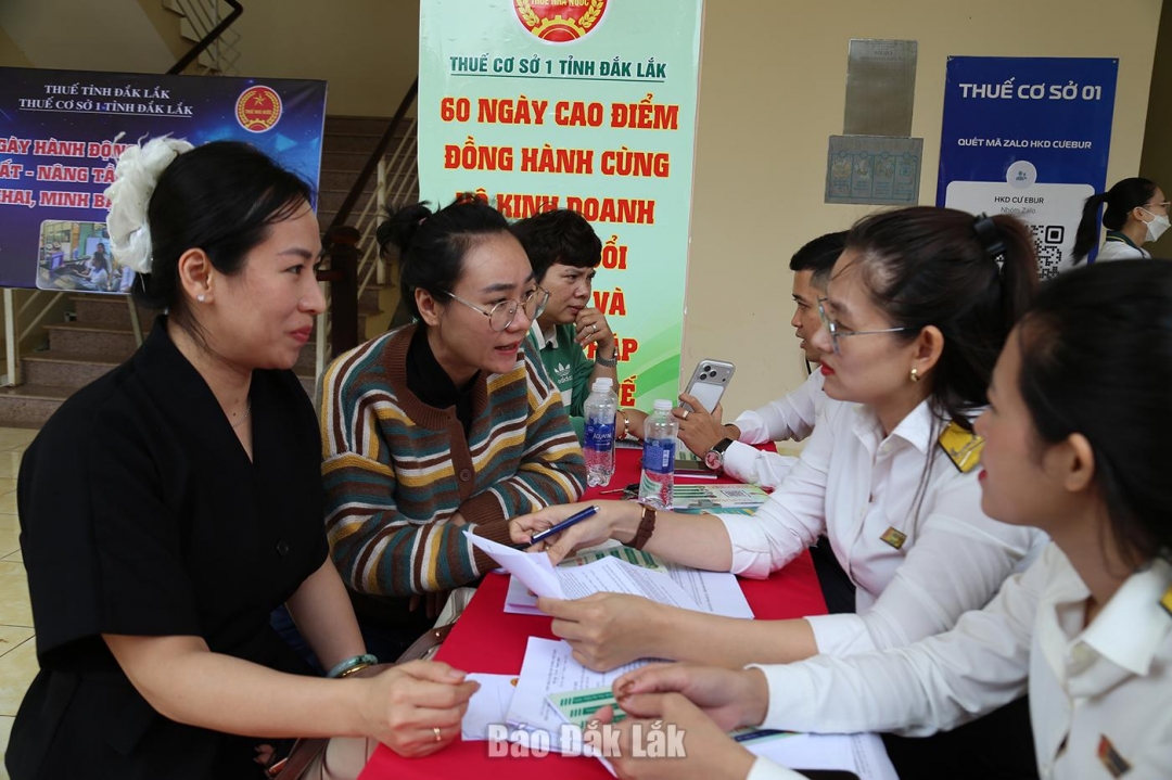 Điểm hỗ trợ người nộp thuế tại Trung tâm Chính trị phường Buôn Ma Thuột