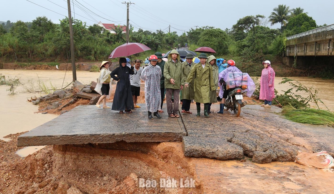Chủ tịch UBND tỉnh Tạ Anh Tuấn kiểm tra và chỉ đạo công tác ứng phó với mưa lũ