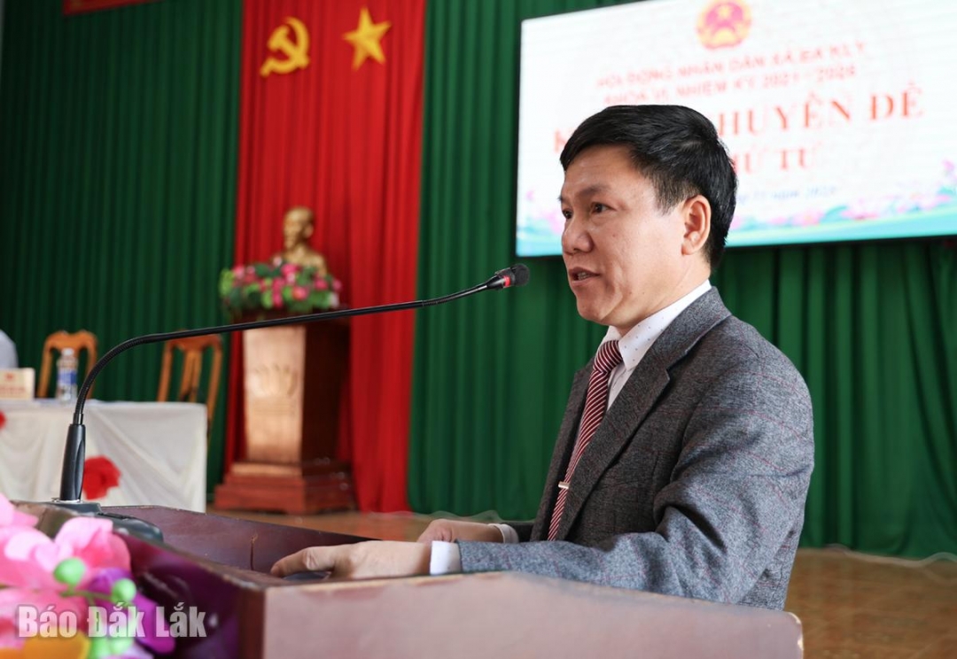 Bí thư Đảng ủy, Chủ tịch HĐND xã Ea Kly Nguyễn Văn Hoan phát biểu kết luận kỳ họp.