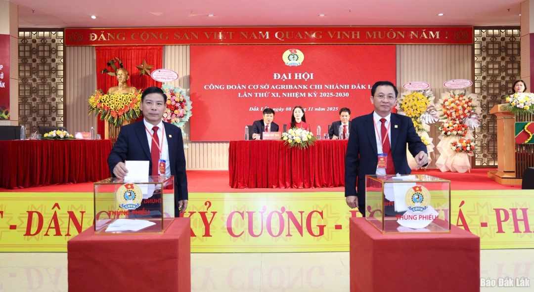 Đại biểu bỏ phiếu Ban Chấp hành Công đoàn cơ sở Agribank Chi nhánh Đắk Lắk nhiệm kỳ 2025 – 2030.