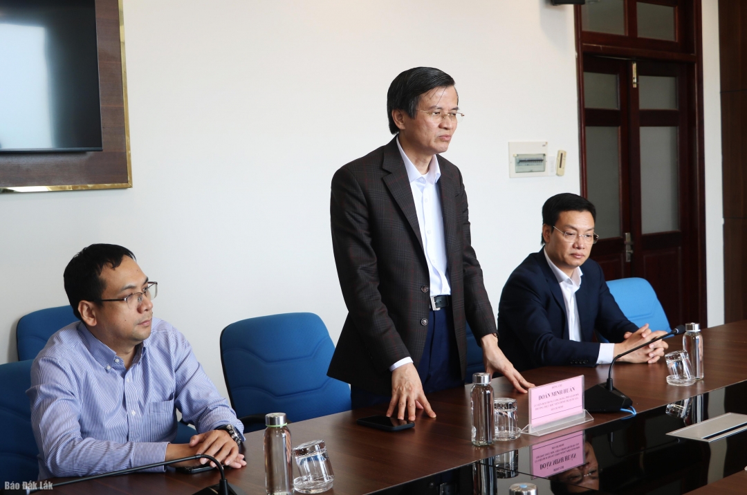 Đồng chí Đoàn Minh Huấn bày tỏ sự cảm thông sâu sắc với nhân dân tỉnh Đắk Lắk vì liên tiếp gặp thiên tai, mưa lũ.