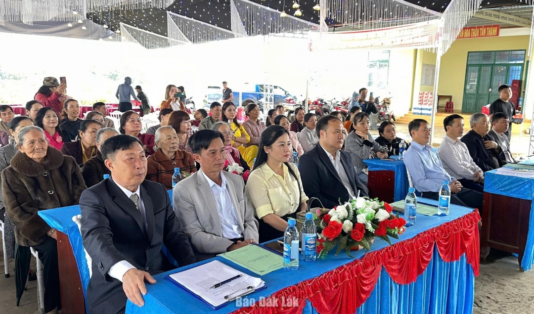 Các đại biểu tham dự.