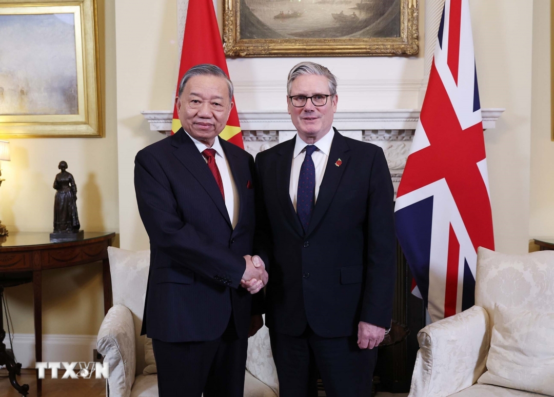 Tổng Bí thư Tô Lâm và Thủ tướng Liên hiệp Vương quốc Anh và Bắc Ireland Keir Starmer. Ảnh: TTXVN